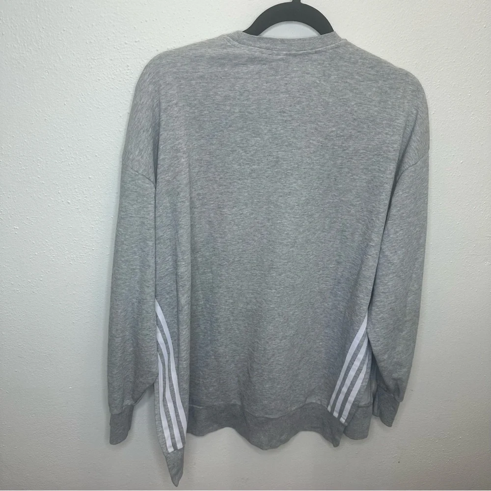 Adidas Gray Split Hem Crew Sweatshirt Size Medium - Picture 4 of 11